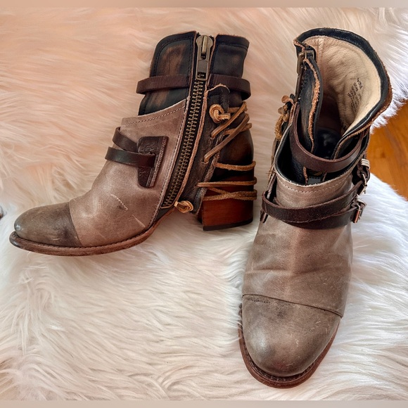 Freebird Crue bootie. Size 10! Color is mutli grey!!  Steam punk!  Bohemian! - Picture 5 of 13